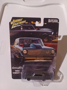 1:64 Johnny Lighting 1963 Chevy II Nova "Golia" Papà Dave Street Fuorilegge - Foto 1 di 5
