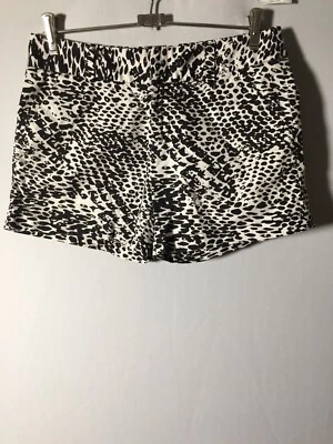 calvin klein Womens White And Black Print Chino Shorts Size US 4 Aus 8 W31 Inch - Image 1 of 4