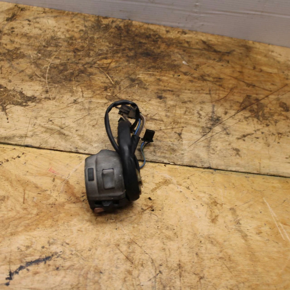 91-93 YAMAHA FZR1000 CLIP IZQUIERDO EN MANGO BOCINA SEÑALES INTERRUPTOR BB339 Foto 1 de 4