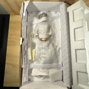 The Danbury Mint Prinzessin Meghan Markle Royal Wedding Porzellan Braut Puppe LESEN - Bild 1 von 14