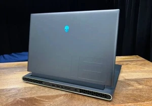 alienware m18 r1 - Foto 1 di 4