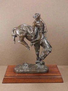 De colección Frederic Remington "THE OUTLAW" Bronce 1988 Edición Franklin Mint - Imagen 1 de 11