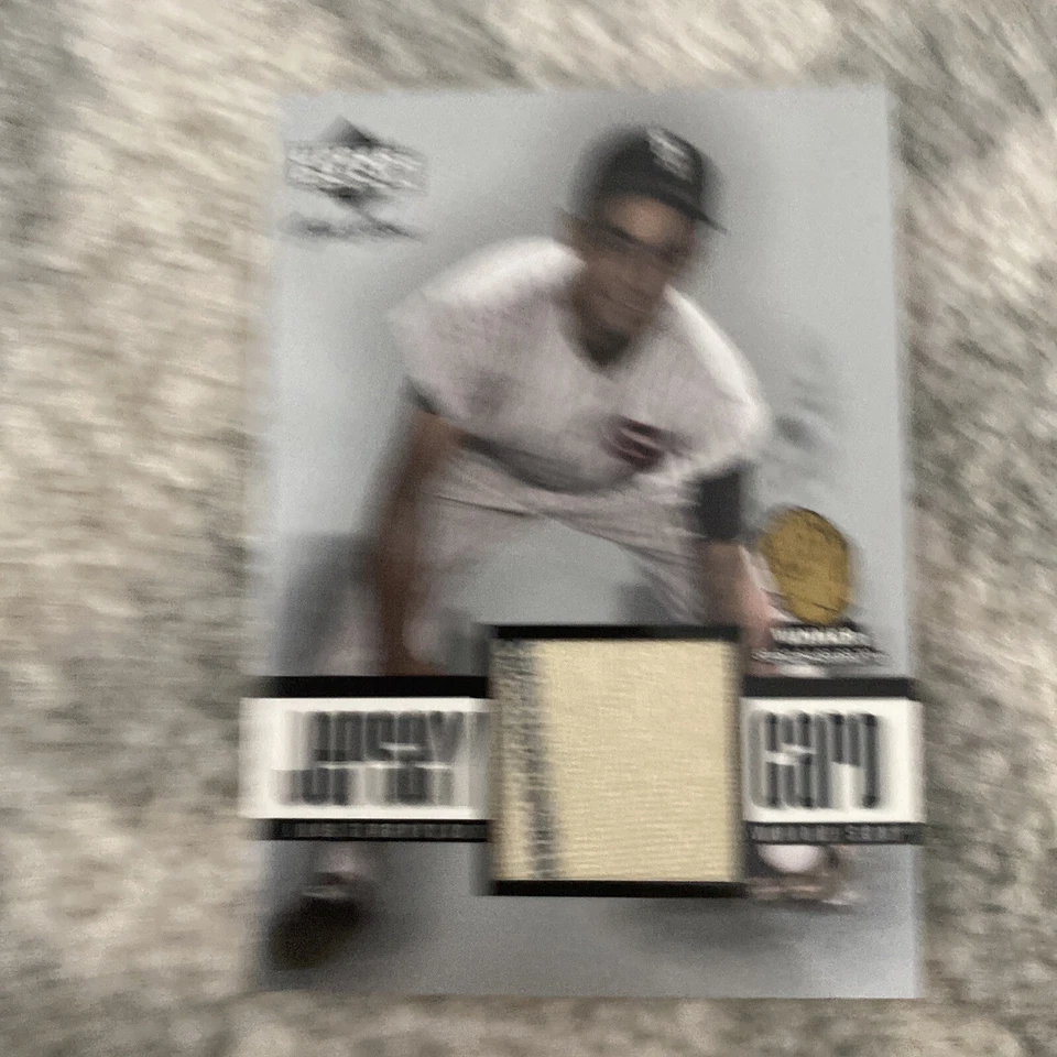 2001 Upper Deck Gold Glove Jersey Card Luis Aparicio #GG-LA HOF - Image 1 of 2