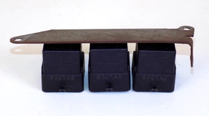 Rear A/C Mounted Relay Block w/ Bracket OEM 2000 Escalade 96-99 Yukon Tahoe - Picture 1 of 10