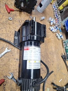 GRAINGER 4Z383B DC Motor - Picture 1 of 6