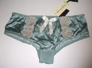 Neu mit Etikett La Senza Georgia Shorts 18 meergrün Seide und elfenbeinfarbene Spitze - Bild 1 von 4