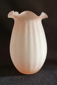 Vintage Art Deco Pink Bulbous Frill Rim Frosted Glass Vase - Picture 1 of 9