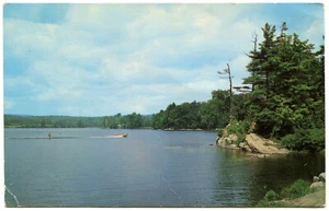 Standard Chrome Postcard - Lee, Massachusetts - Laurel Lake, in the Berkshires - Picture 1 of 2