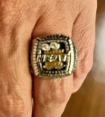 Anillo de campeonato Miami Heat 2013, se envía desde Estados Unidos Foto 1 de 4