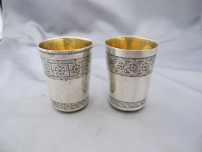 Dos TAZAS DE VODKA SOVIÉTICAS RUSAS 875 PLATA - Decoración geométrica NIELLO - A YU 7 y AA Foto 1 de 4