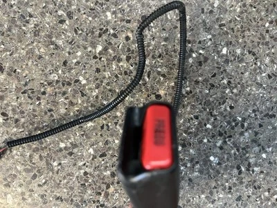 Fivela de cinto de segurança dianteiro esquerdo Honda ACCORD 13'-17' (preto grafite) - Imagem 1 de 3