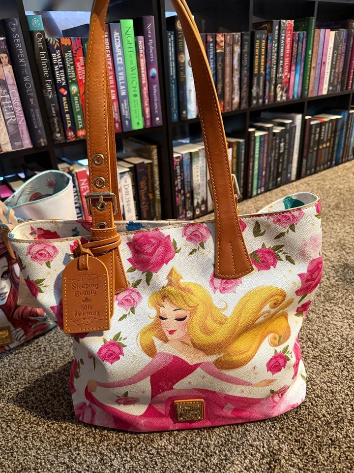 Bolso Aurora 60 Aniversario La Bella Durmiente Disney. ¡Extremadamente raro y usado en excelente estado!  Foto 1 de 4