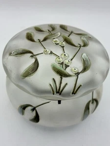 Antique French Opaque Glass And Enamelled With Mistletoe Trinket / Powder Dish - Picture 1 of 12