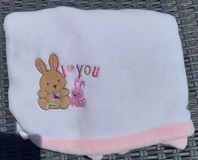 Cobertor de bebê Just Born branco rosa coelho coelhos I Heart Love You  - Imagem 1 de 3