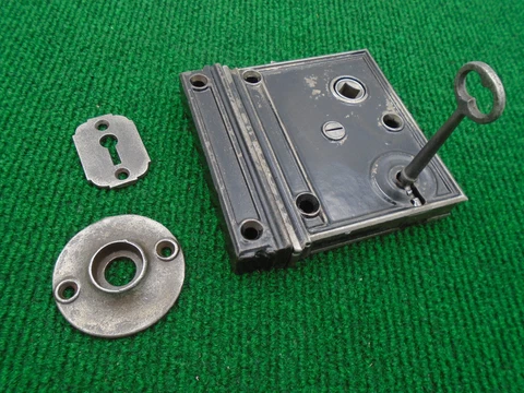 COMPLETE CIRCA 1870-80 RIM LOCK  w/KEY, KEEPER & ESCUTCHEONS  (18720) Cover