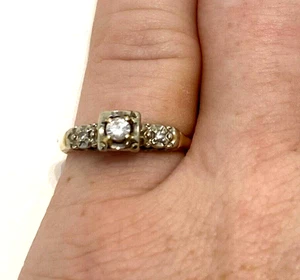 Anello di fidanzamento antico con diamanti in oro giallo 14 kt misura 5,25 - Foto 1 di 9