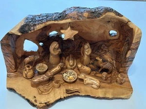 Belén único en su clase de madera de olivo de Jerusalén - Imagen 1 de 8