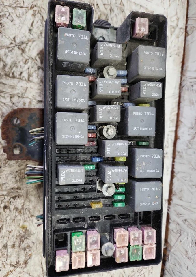 2005-2006 Ford Mustang Engine Compartment Fuse Box OEM Warranty - Image 1 of 3