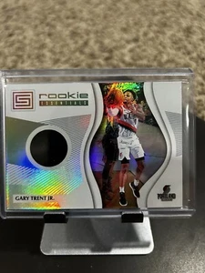 2018-19 Panini Status Gary Trent Jr RC Rookie Essentials Trikot #RE-GTJ Blazer - Bild 1 von 3