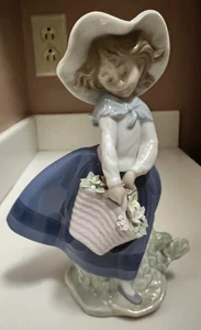 Lladró 5222 Spring Splendor Pretty Pickings Girl with Bonnet & Basket of Flower - Picture 1 of 11