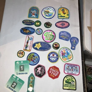 GIRL SCOUTS LOT Of PATCHES MERIT BADGES  Guilford Ct SCOUT GROUP - Picture 1 of 4