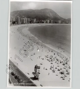 Vista aérea Gente en la playa de COPACABANA @ Río de Janeiro Brasil 1930s Foto de prensa - Imagen 1 de 2
