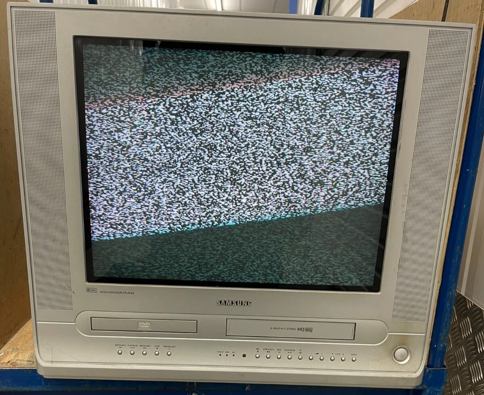 SAMSUNG UW-21J10VD 21" Retro Gaming VHS DVD MP3 Combi RGB CRT COLOUR TV Monitor - Image 1 of 4