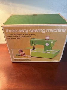 VINTAGE 1972 JC PENNY Green/white Floral 3-Way Sewing Machine - Picture 1 of 11