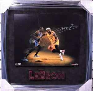 LeBron James Cavs Signed & Framed Photo Display - Upper Deck Authenticated     - Picture 1 of 4