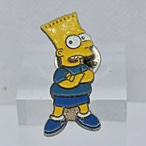 Bart Simpson blaues Oberteil, Shorts und Schuhe Emaille Pin Abzeichen - Bild 1 von 5