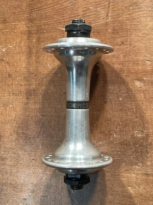 CUBO FRONTAL SHIMANO 600 FH-6207 32 furos 100mm liso como seda com graxa fresca - Imagem 1 de 4