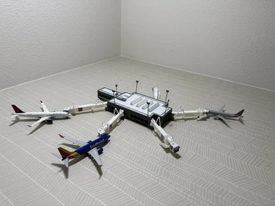 1:400 Regional Airport Terminal With Jet Bridges (5) - Image 1 of 4