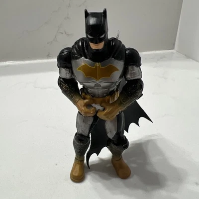 DC Comics Collectible BATMAN  Action Figure  4" / 10CM loose #D023 - Image 1 of 4