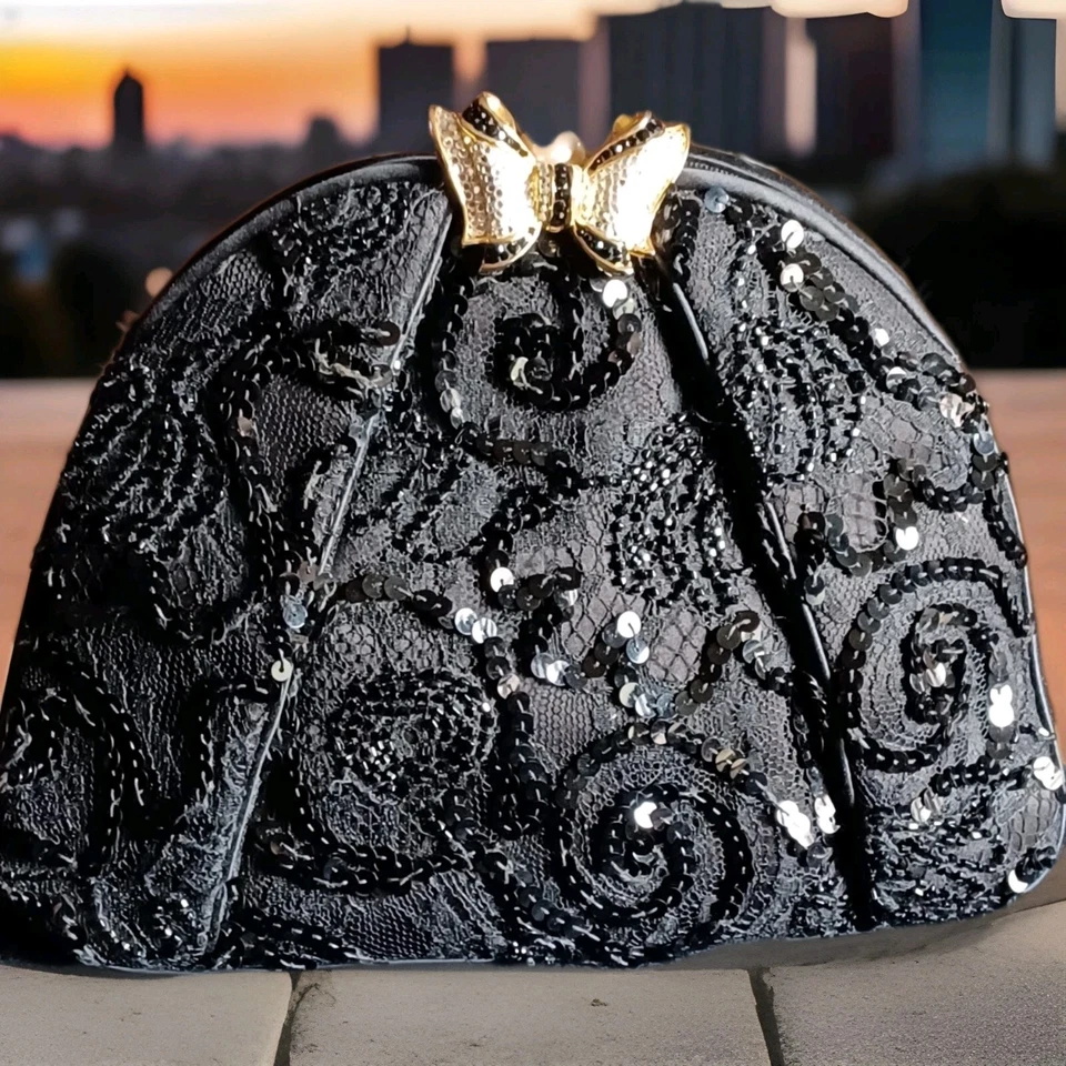 Presentación -Elocuente Cartera Mariposa Madame Cristal Swarovski de Judith Leiber  Foto 1 de 4