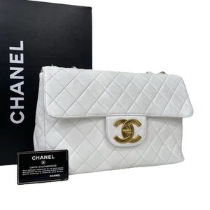 Borsa a tracolla CHANEL in pelle di agnello con catena per materassi bianca - Foto 1 di 12
