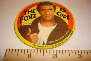 Vintage 1976 The Fonz Is Cool Paramount Pictures Corp Pin Back Button - Picture 1 of 3