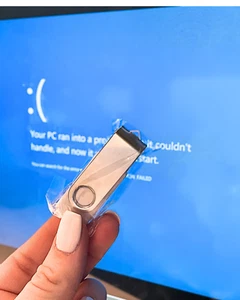 Bootable USB Drive - Windows 11 Pro Installation Media Repair Key | UEFI x64 - Afbeelding 1 van 5