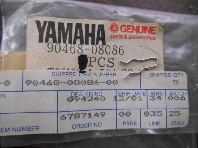 Clipe NOS Yamaha 1979-1981 MX175 1978-1981 DT175 1988-1990 DT50 90468-08086 - Imagem 1 de 1