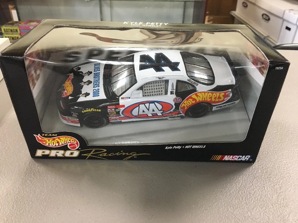 2000 Hot Wheels Pro Racing Kyle Petty #44 Blues Brothers Pontiac NASCAR 1:24 C72 - Image 1 of 1