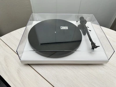 Pro-Ject Debut Carbon EVO Turntable Satin White With Brand New Stylus - Image 1 of 4