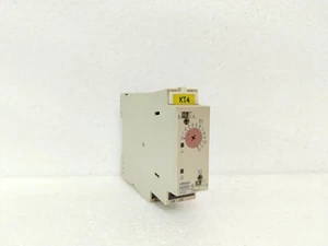 OMRON H3DE-G TIMER RELAY 230V - Picture 1 of 7