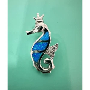 Ciondolo scivolo cavalluccio marino coronato argento 925 con opale blu intarsiato spiaggia gioielli - Foto 1 di 6