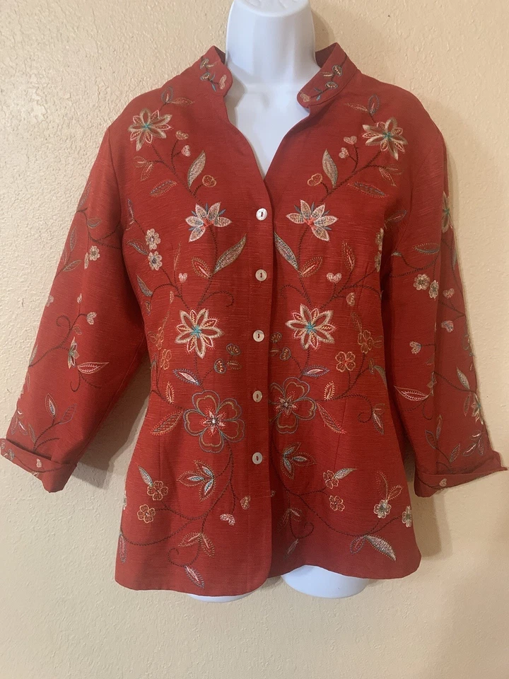 Blazer elegante feminino Silk Land bordado floral com botões tamanho grande - Imagem 1 de 4