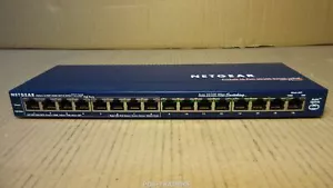 Commutateur réseau de bureau Netgear FS116P ProSafe 16 ports 10/100 avec bloc d'alimentation POE - bloc d'alimentation exclu - Photo 1/5