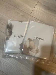 Calvin Klein Flower - Tè acquatico pallido due federe standard. Nuovissimo! Difficile da trovare. - Foto 1 di 7