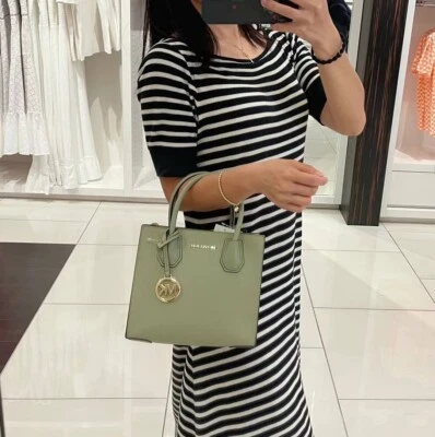 Bolso Bandolera Michael Kors Mercer Mediano Mensajero de Hombro Cuero Salvia Ligero Foto 1 de 4