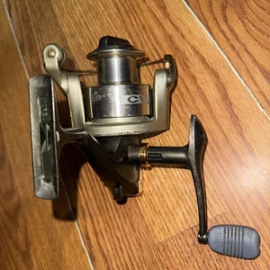 FLW CW300 Series SPINNING FISHING REEL Medium Heavy Gray Silver Working Well! - Picture 1 of 5