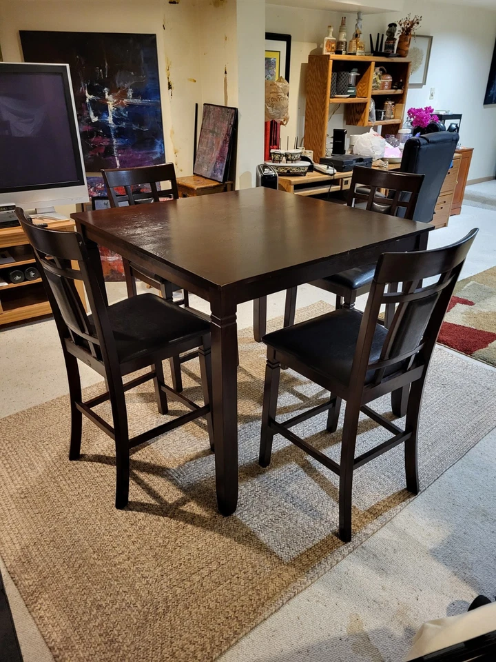 BEAUTIFUL ASHLEY HOME FURNITURE KITCHEN TABLE *BARELY USE NM!!* RECEIPT INCLUDED - Image 1 of 4