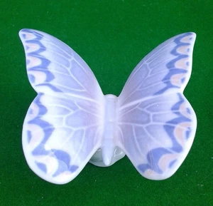 NAO / LLADRO - GENTLE LAVENDER BUTTERFLY ORNAMENT. - Picture 1 of 9