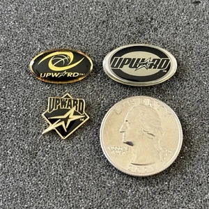 3 Stück Upward Club Pins Pinbacks #48187 - Bild 1 von 2